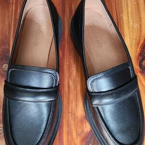 Madewell Black Leather Loafers — Classic Slip‑On